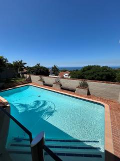 Spacious 4-Bedroom Coastal Haven with Sea Views - 0