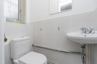 Open Mind Property - 3 Bed Home with Free Parking - 2