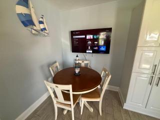 Sand Dollar Updated Kitchen Washer Dryer On River 1 Mile to Beach Sleeps 4 - 8