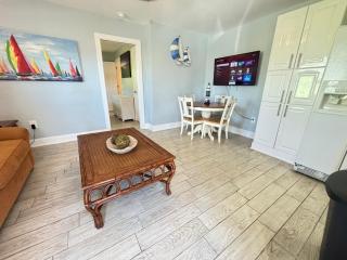 Sand Dollar Updated Kitchen Washer Dryer On River 1 Mile to Beach Sleeps 4 - 6