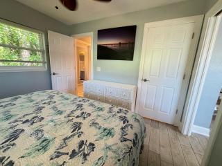 Sand Dollar Updated Kitchen Washer Dryer On River 1 Mile to Beach Sleeps 4 - 4
