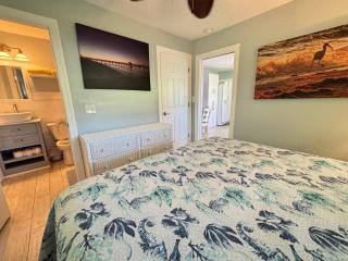 Sand Dollar Updated Kitchen Washer Dryer On River 1 Mile to Beach Sleeps 4 - 3