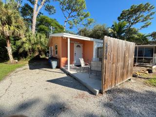 Sand Dollar Updated Kitchen Washer Dryer On River 1 Mile to Beach Sleeps 4 - 0