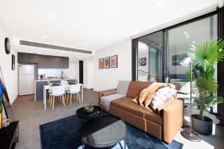 AccorView Luxury 1BR Suite Pool Gym Parking - 3