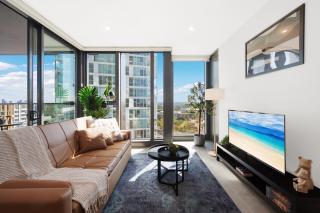 AccorView Luxury 1BR Suite Pool Gym Parking - 0