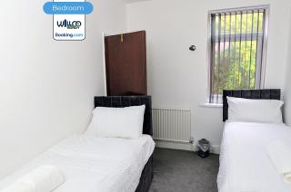 4 BDR House By WillCo Property Short Lets & Serviced Accommodation With Breakfast, WI-FI, Ideal for Projector & Contractors - Leicester - 6