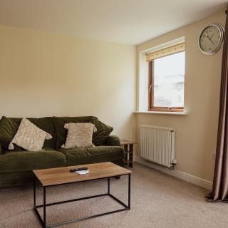 2 bed flat with parking - 8