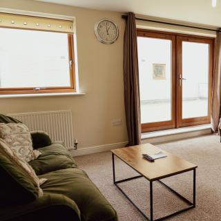 2 bed flat with parking - 7