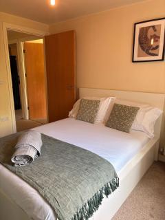 2 bed flat with parking - 1