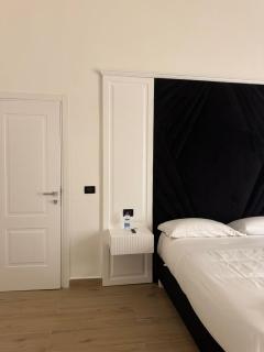 Chiaia Lifestyle Suite - 6