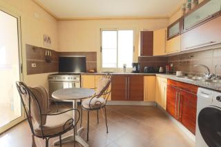 Spacious Apartment With Private Pool & Garden - 7