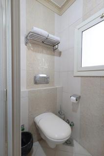 Spacious Apartment With Private Pool & Garden - 4