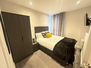 40 percent OFF Monthly Stays 2 Bed Modern Apartment near Piccadilly - Parking - Fast WiFi - 5