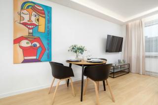 Stylish 2 Bedrooms Apartment with Air Conditioning Close to the City Center by Noclegi Renters - 3