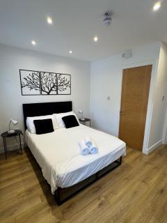 Townhouse Studio with Kitchen & Ensuite - Great Location - 8