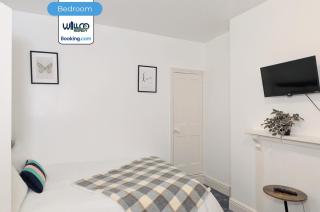 3 Bedroom House By WillCo Property Short Lets & Serviced Accommodation Leicester With Games, Parking, Projector & Perfect For Contractors - 1