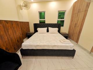 Luxury Studio apartments couple welcoming in Johar Town - 3