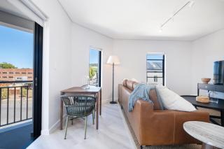 221 Paarl Lux 1 Bdrm Apt with Mountain Views - 8