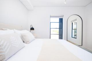 221 Paarl Lux 1 Bdrm Apt with Mountain Views - 7
