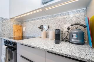 221 Paarl Lux 1 Bdrm Apt with Mountain Views - 2
