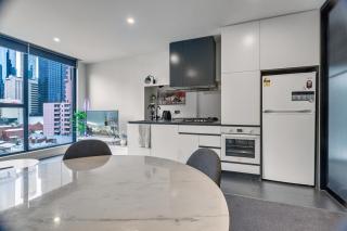 The Outlook 2BR City View Apartment on Bourke St - 9