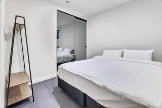 The Outlook 2BR City View Apartment on Bourke St - 6
