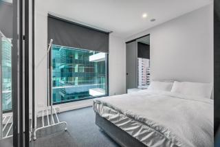 The Outlook 2BR City View Apartment on Bourke St - 2