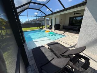 Brand New Luxury 4 bedroom heated pool home - 6