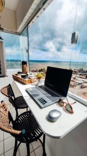 Apto com Varanda, Vista e Piscina a 50m da Praia - 0