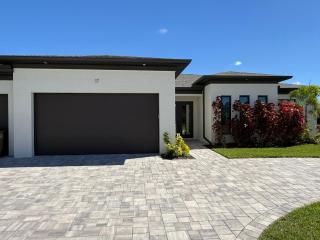 Brand New Luxury 4 bedroom heated pool home - 8
