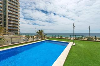 Great apartment with a pool on the beach in Barcelona - 3