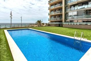 Great apartment with a pool on the beach in Barcelona - 1