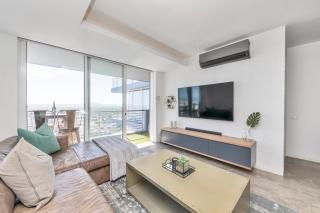Modern Sea View Retreat with Pool & Inverter Horizon Bay 1405 - 4
