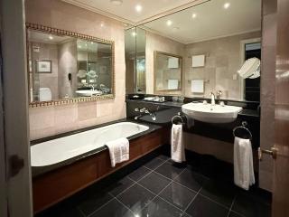 Royal Majestic Hotel - 7