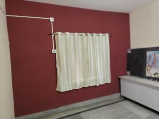 Urban Ladies Hostel at Chinar Park - 9