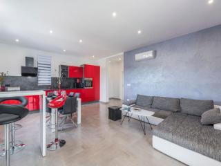 Villa in Novigrad with Private Pool and Beach - 9