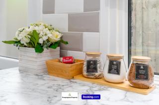 Modern 2BDR House By Prospergress Property Short Lets & Serviced Accommodation Coventry With Free Parking, Games and Near University Hospital, Coventry City Centre - 6