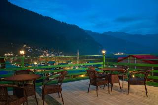 Vista Resort Manali - Centrally Heated & Air Cooled luxury room near mall road - 9