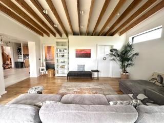 6BR Designer Home OR SEPARATE 2BR Guesthouse OPTION - 5