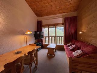 2 pièces mezzanine pour 6 pers, balcon sud, proche pistes et commerces - FR-1-356-297 - 1