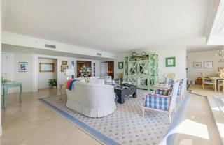 Modern Coastal Living In Pelican Bay - 8