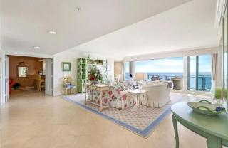 Modern Coastal Living In Pelican Bay - 9