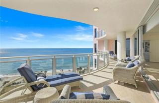 Modern Coastal Living In Pelican Bay - 4