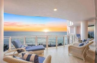 Modern Coastal Living In Pelican Bay - 3