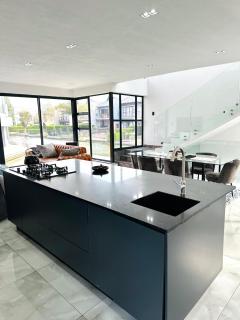 Sucassa 54 - Luxury 2 Bedroom - Dam & Mountain View - 3