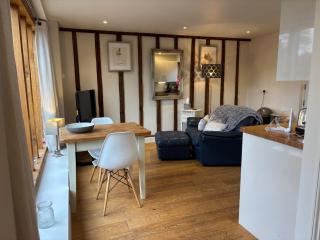 Gosfield Cartlodge Retreat - 1