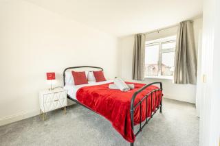 Stunning 4-Bed Beachfront Home Sea Views in Dymchurch - 5