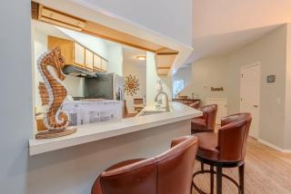 Coastal Paradise 2BR Villa Near Coligny & Beach - 2