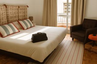 Vintage 2-Bed Apt with Music Room - 6