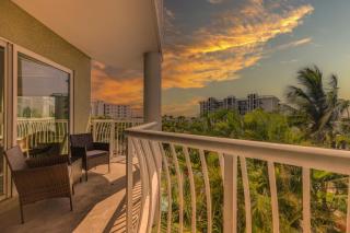 Walk to Beach & Dining - Affordable Luxury - 9